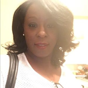 Meet your Posher, Larissa